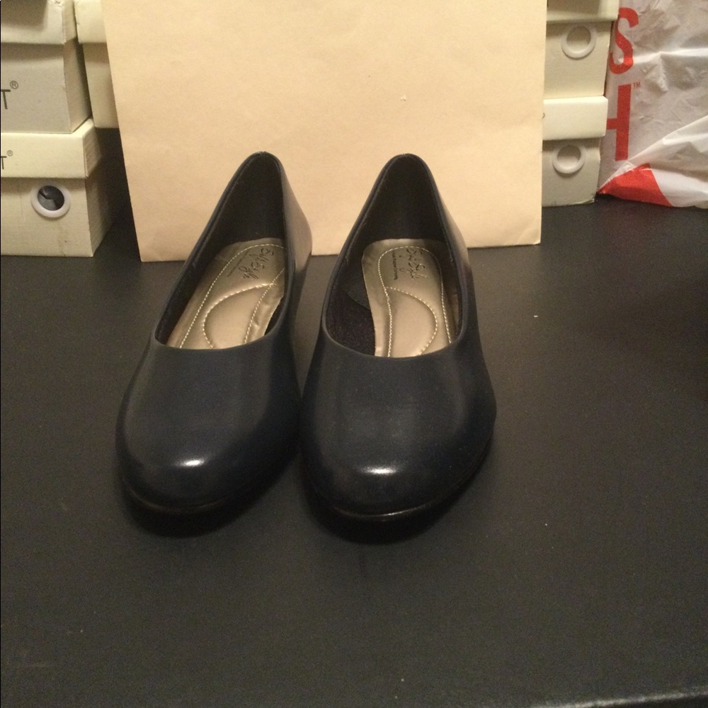 Navy blue Soft style low heel shoes
